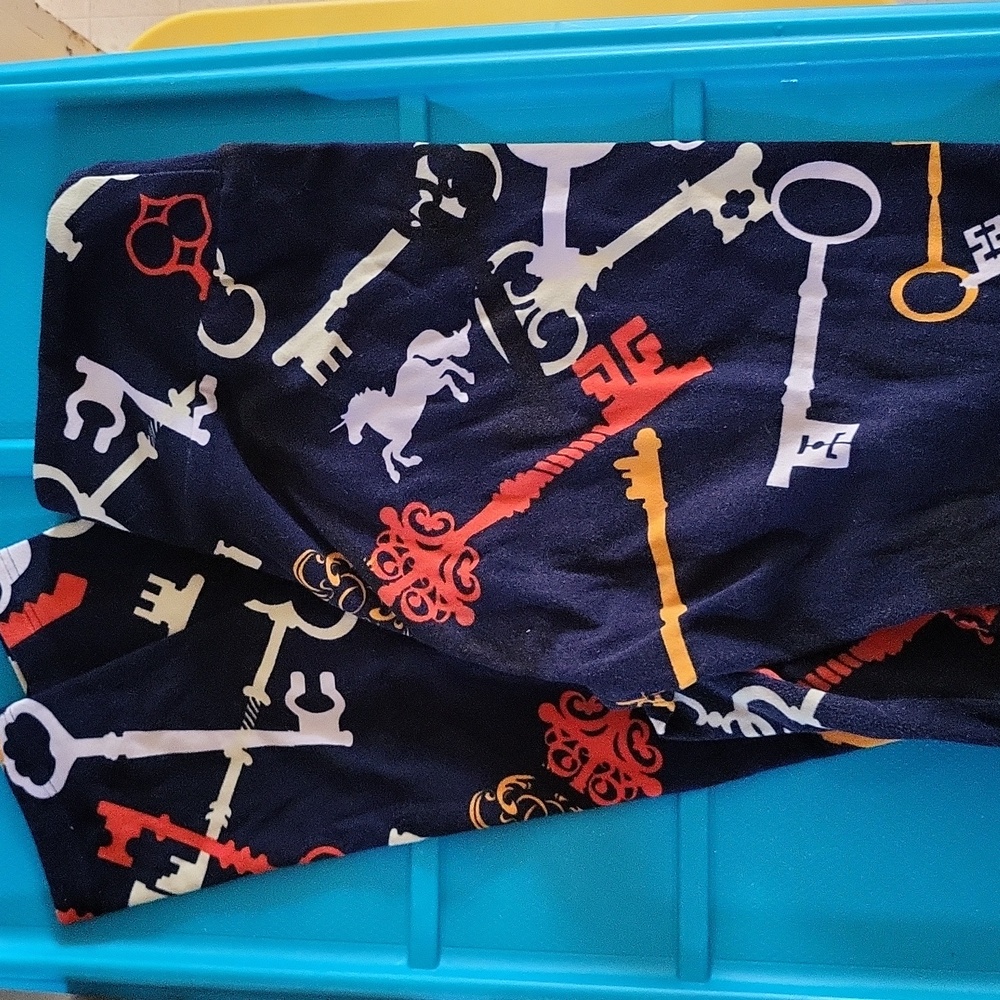 LuLaRoe Butter Soft Leggings with Key and Unicorn Print Size OS
